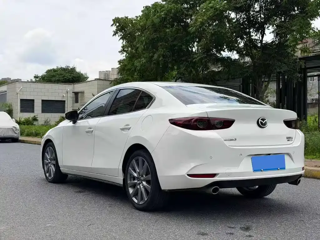 Mazda 3 Axela — фото 4