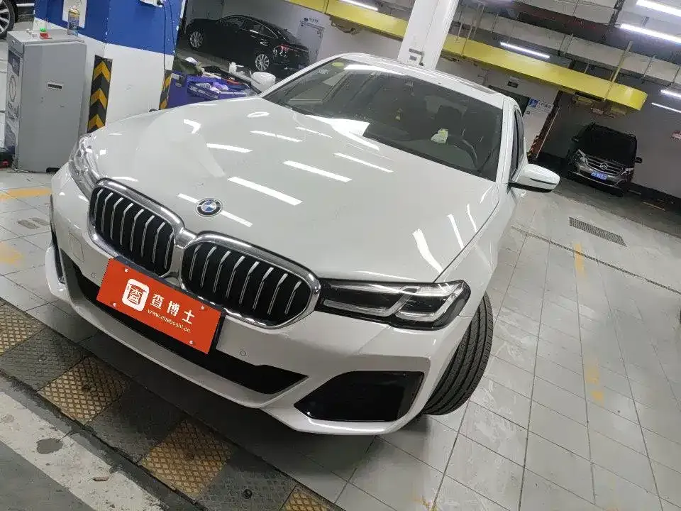 BMW 5 Series — фото 1