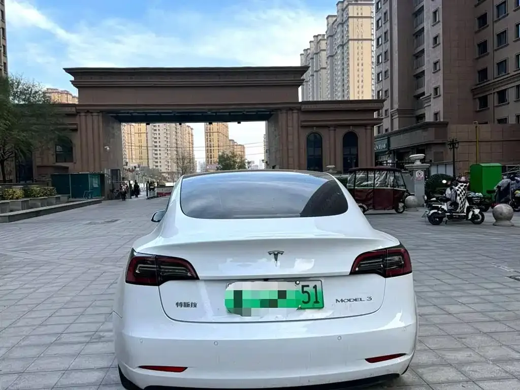 Tesla Model 3 — фото 6