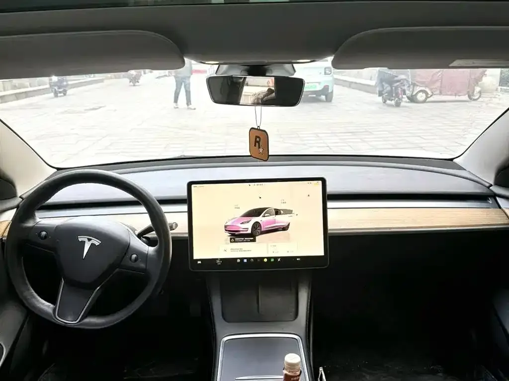 Tesla Model 3 — фото 3