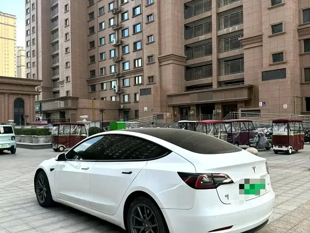 Tesla Model 3 — фото 4