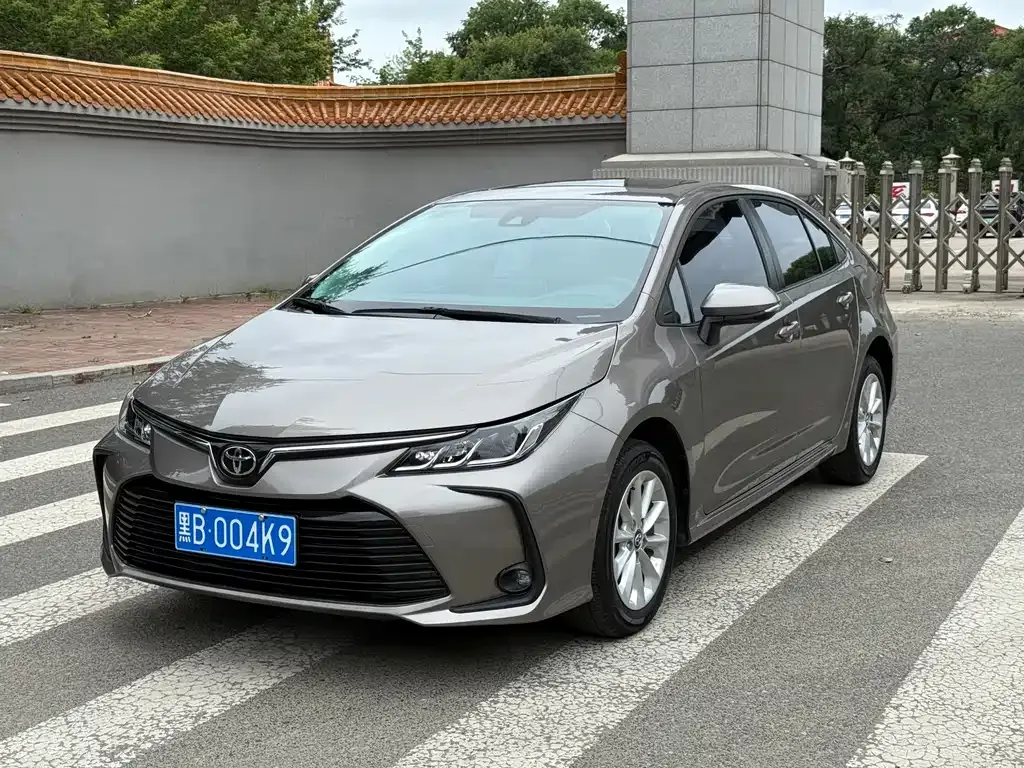 Toyota Corolla — фото 1