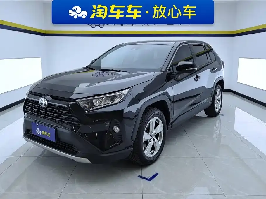 Toyota RAV4 — фото 1