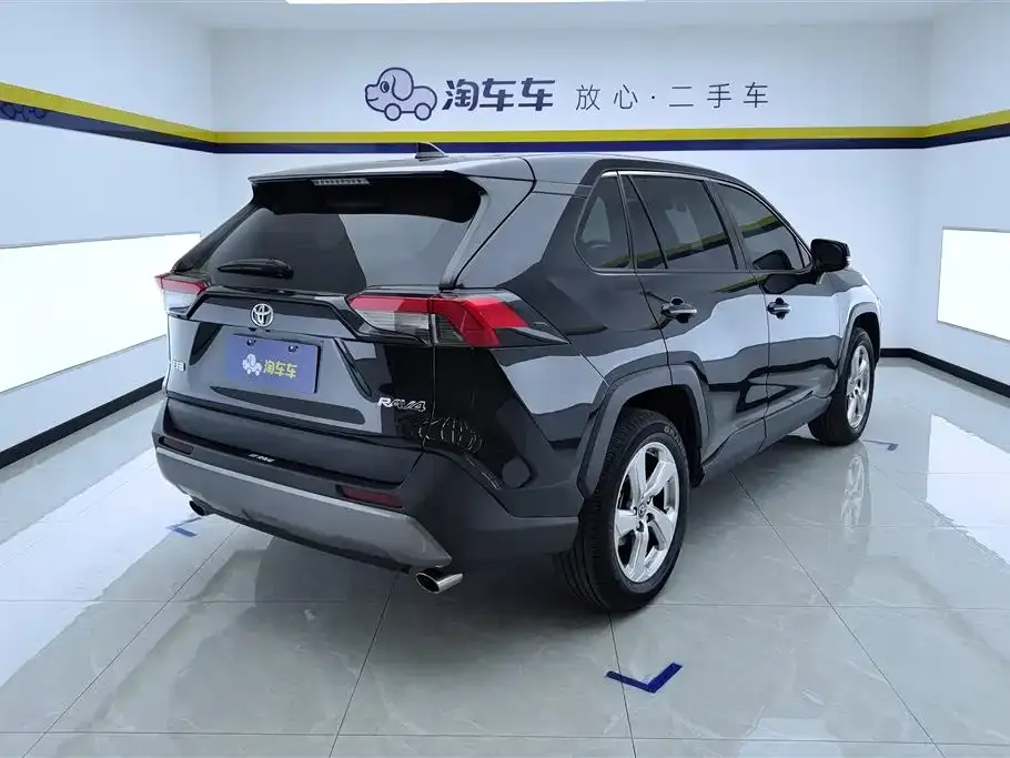 Toyota RAV4 — фото 3