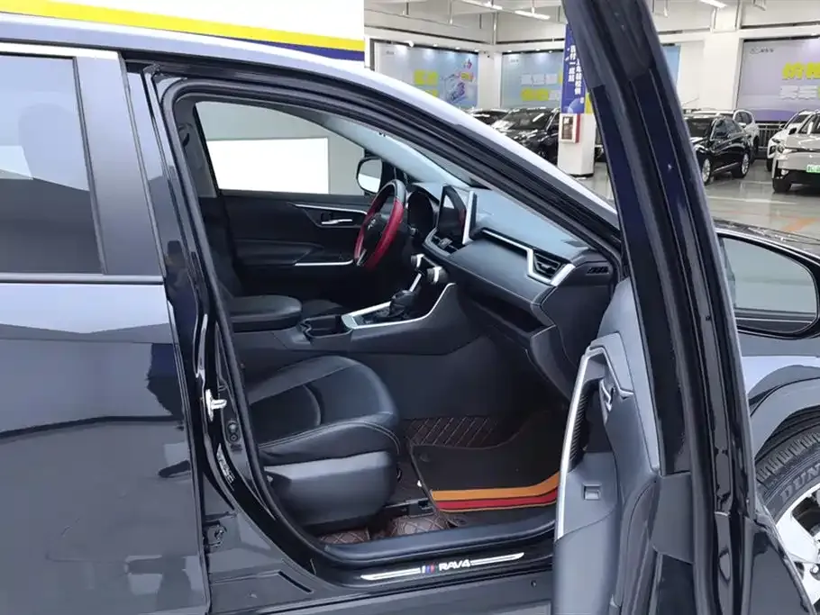 Toyota RAV4 — фото 6