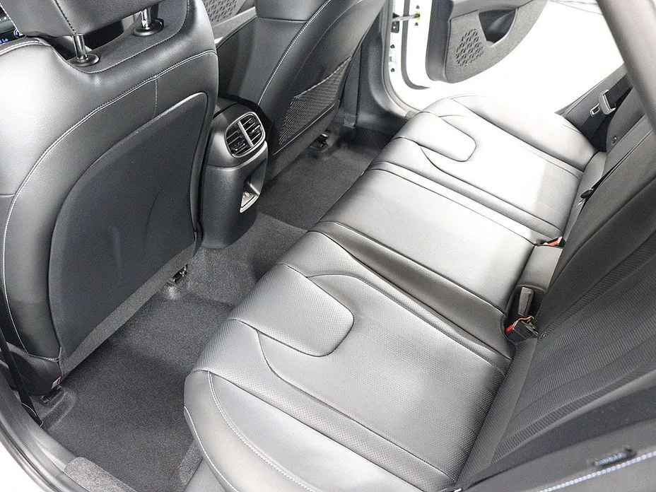 Hyundai AVANTE — фото 3