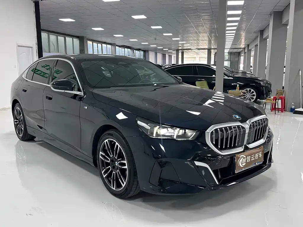 BMW 5 Series — фото 2