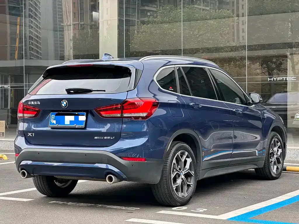BMW X1 — фото 9
