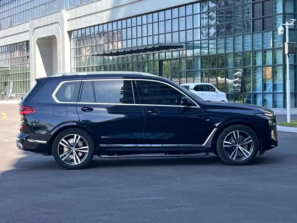 BMW X7 — фото 6