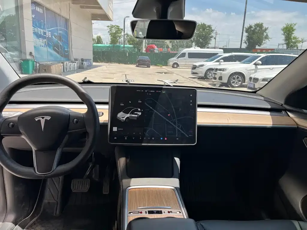 Tesla Model Y — фото 7