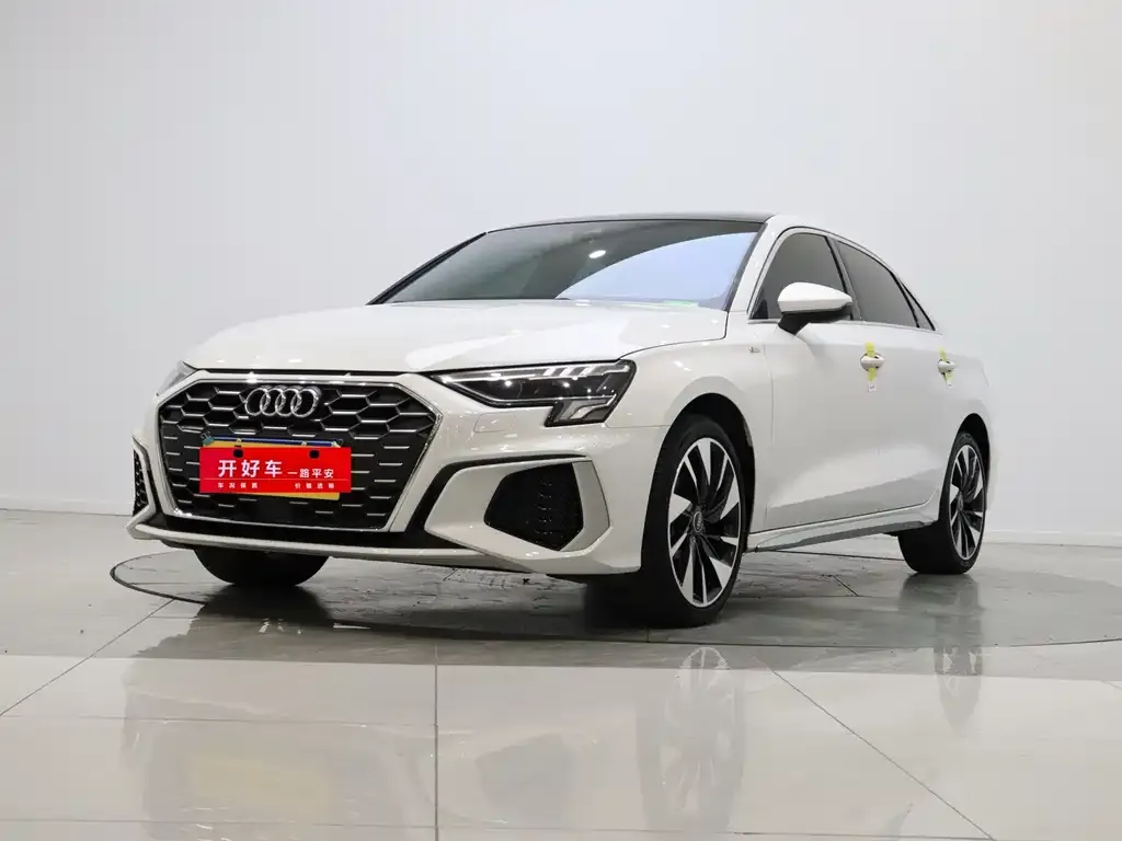 Audi A3 — фото 1