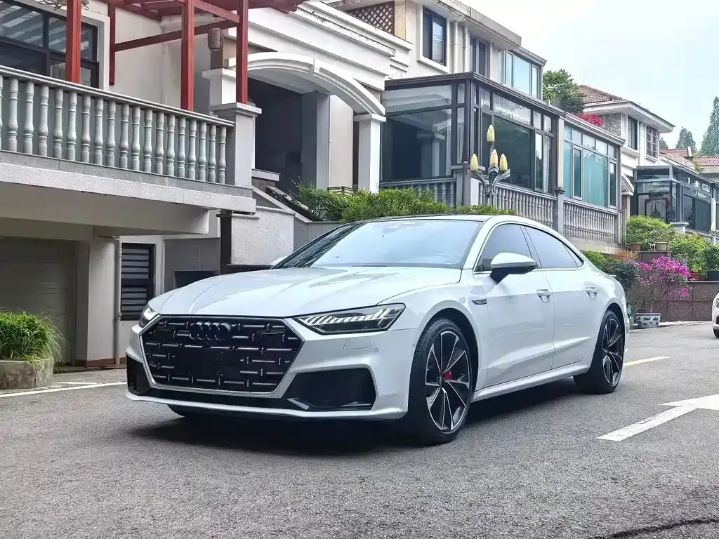 Audi A7L — фото 1