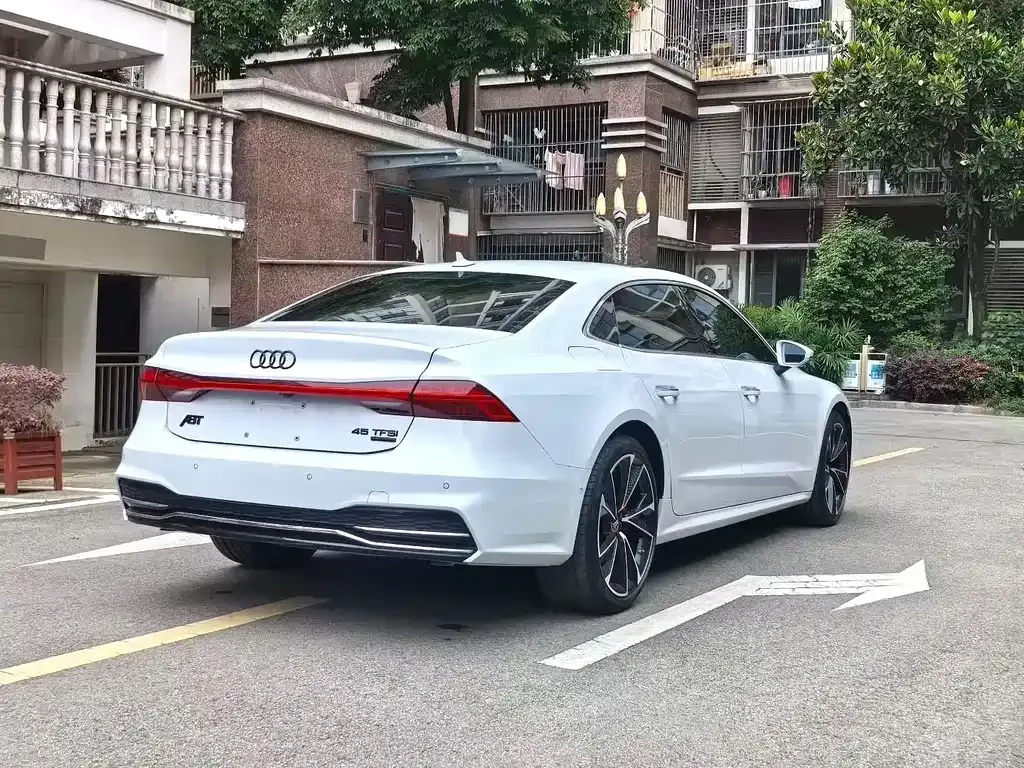 Audi A7L — фото 9