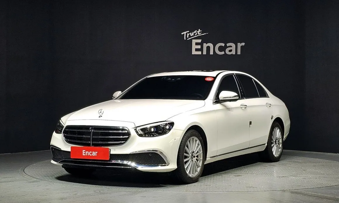 Mercedes-Benz E-Class — фото 1