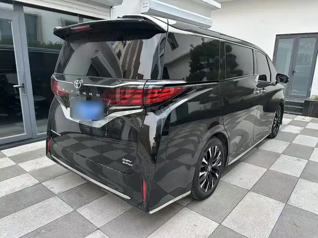 Toyota Alphard — фото 7