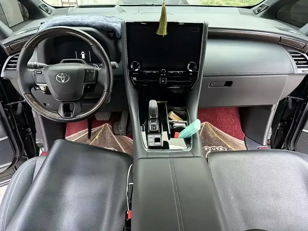 Toyota Alphard — фото 4