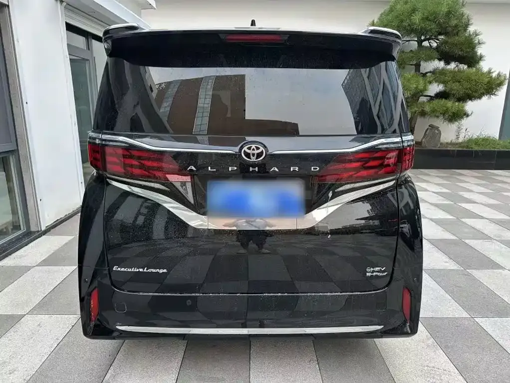 Toyota Alphard — фото 6