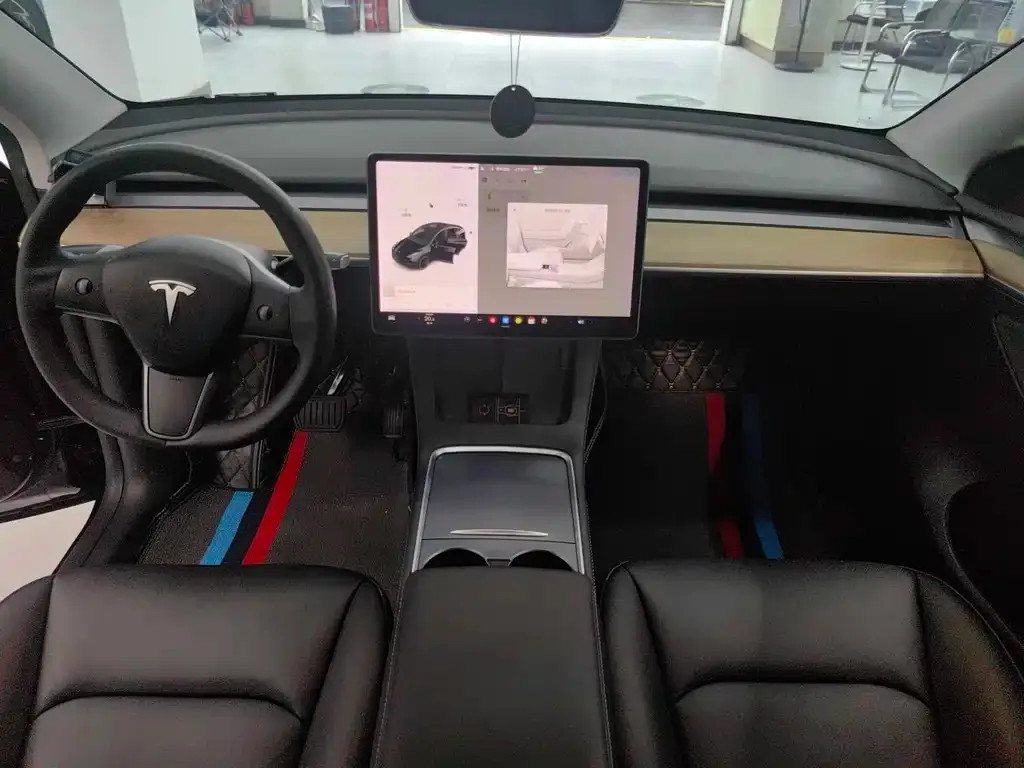Tesla Model Y — фото 9