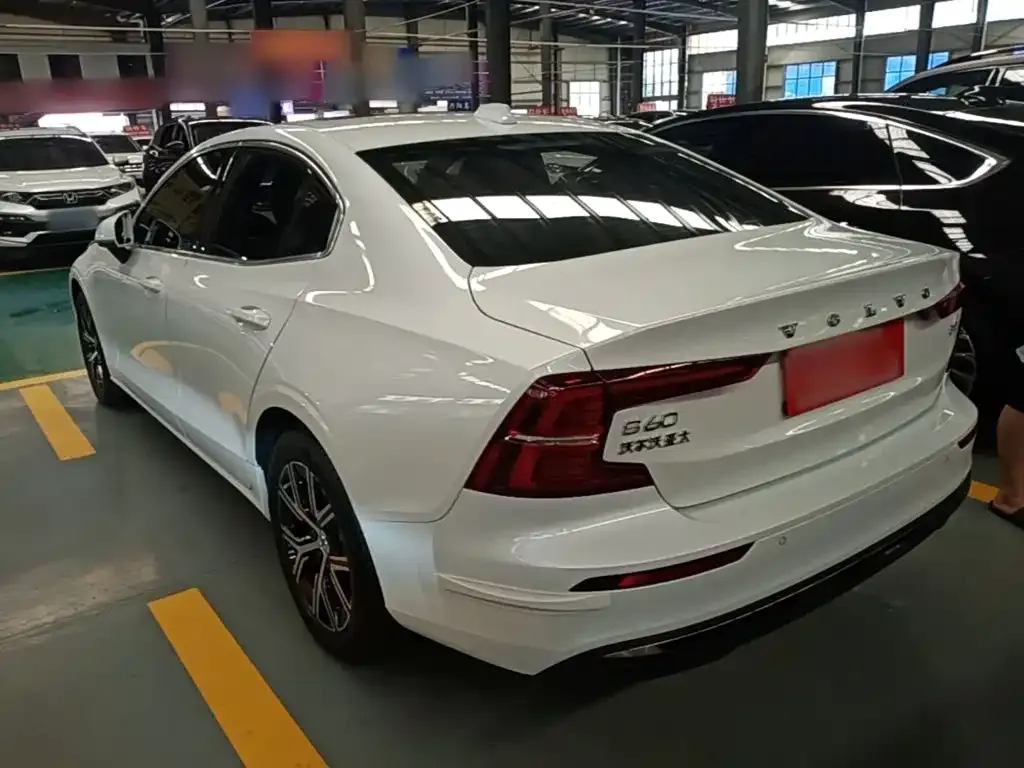 Volvo S60 — фото 10