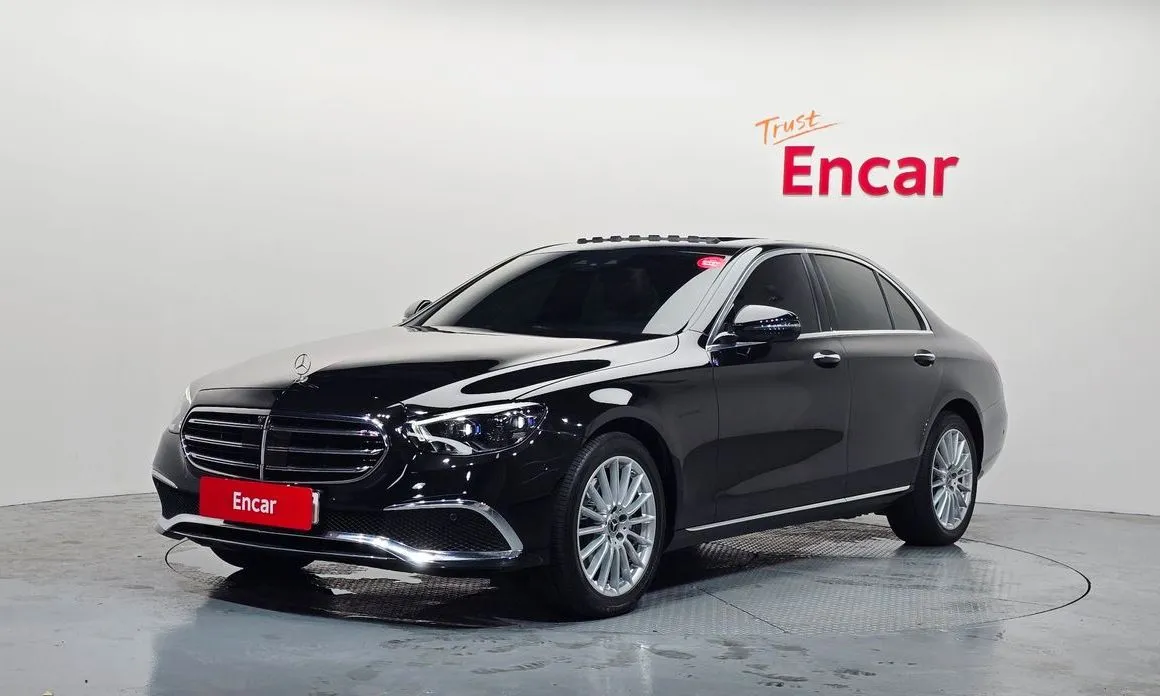 Mercedes-Benz E-Class — фото 1