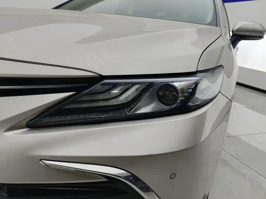 Toyota Camry — фото 5