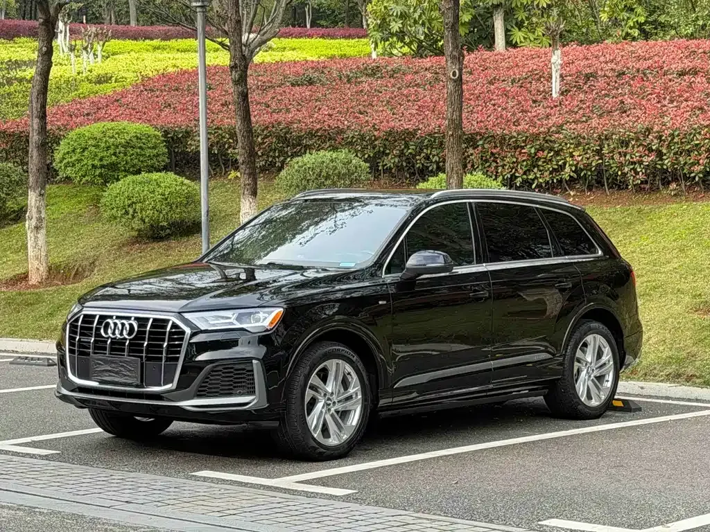 Audi Q7 — фото 1