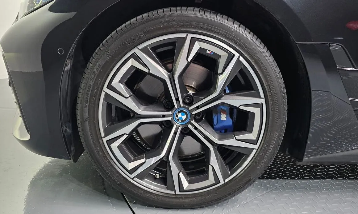 BMW i4 — фото 4