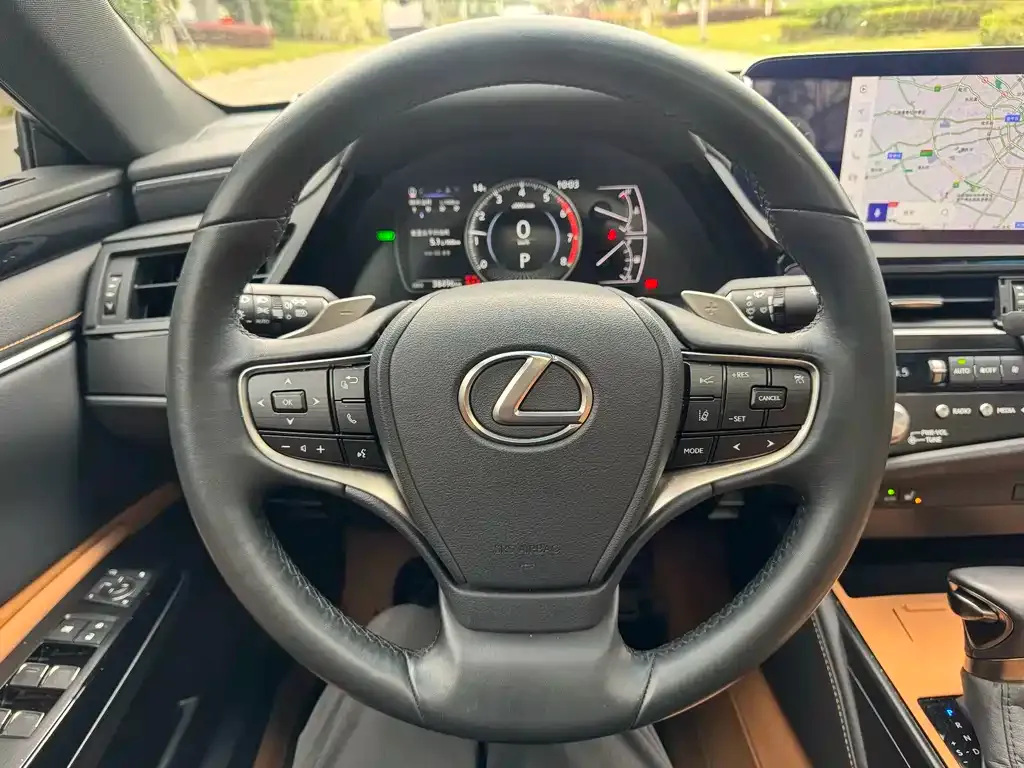 Lexus ES — фото 10