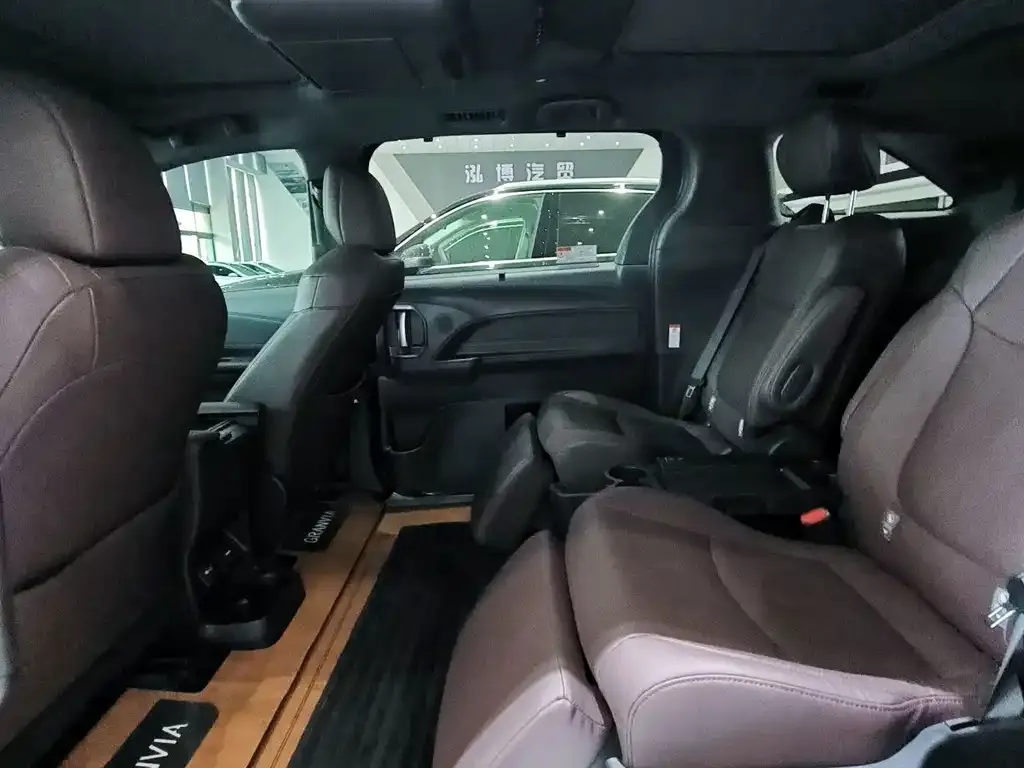 Toyota Granvia — фото 4
