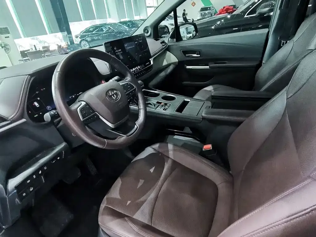 Toyota Granvia — фото 6