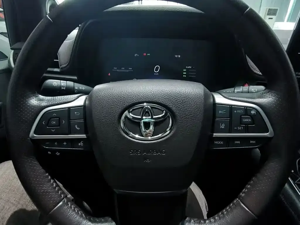 Toyota Granvia — фото 3