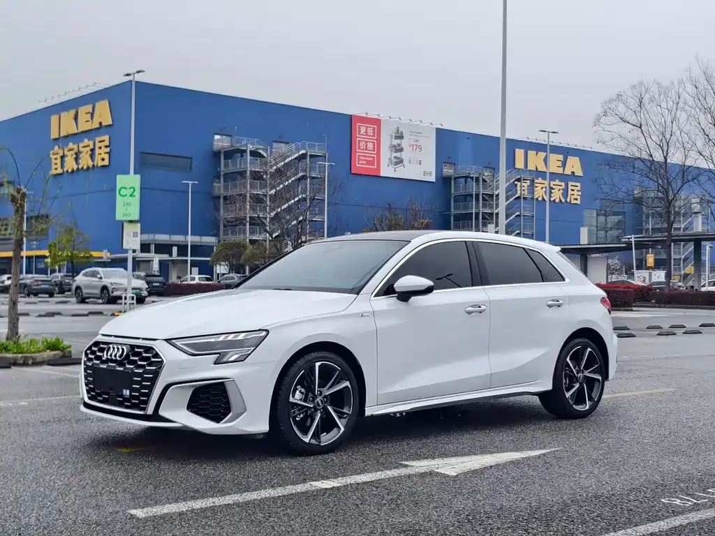 Audi A3 — фото 1