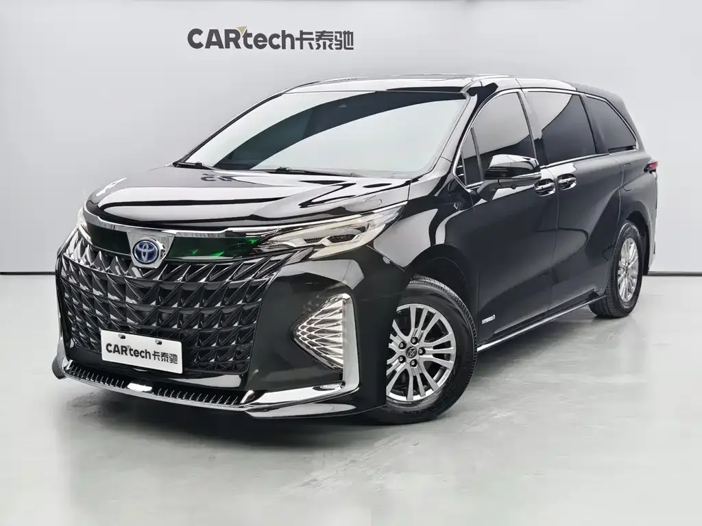 Toyota Sienna — фото 1