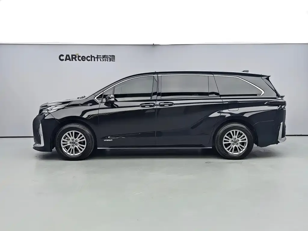 Toyota Sienna — фото 2
