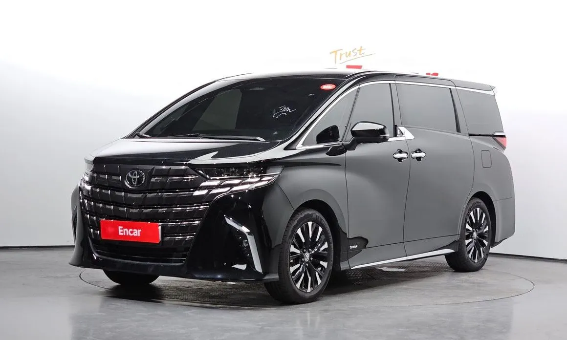 Toyota Alphard — фото 1