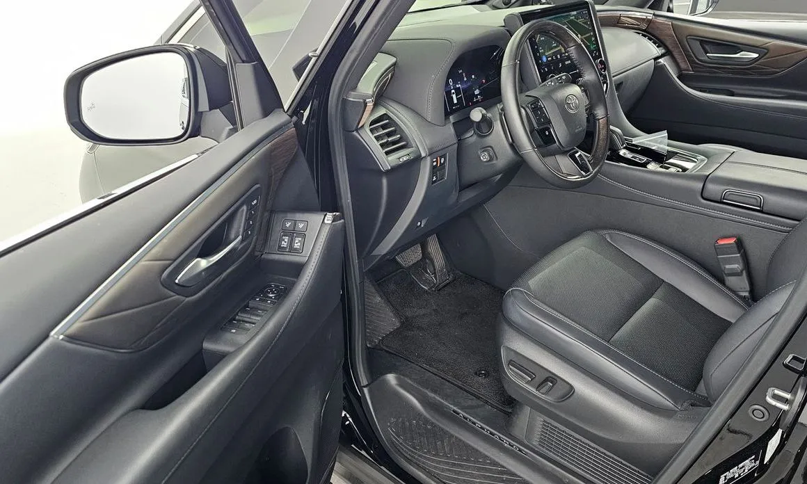 Toyota Alphard — фото 6