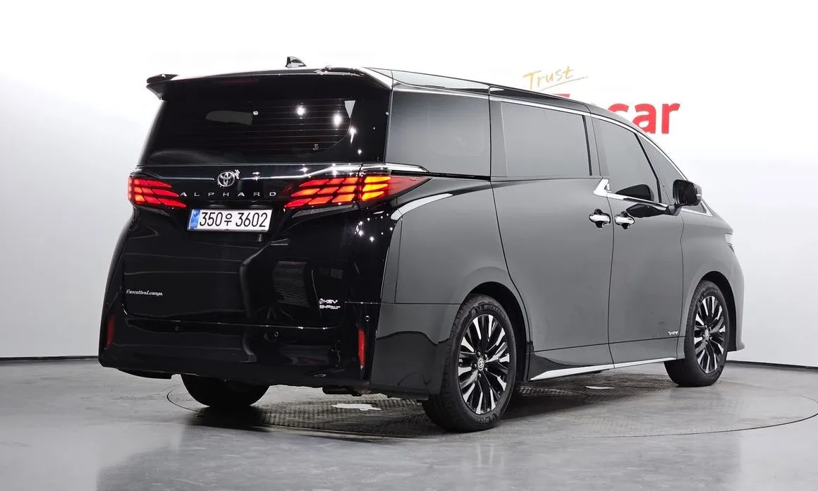 Toyota Alphard — фото 2