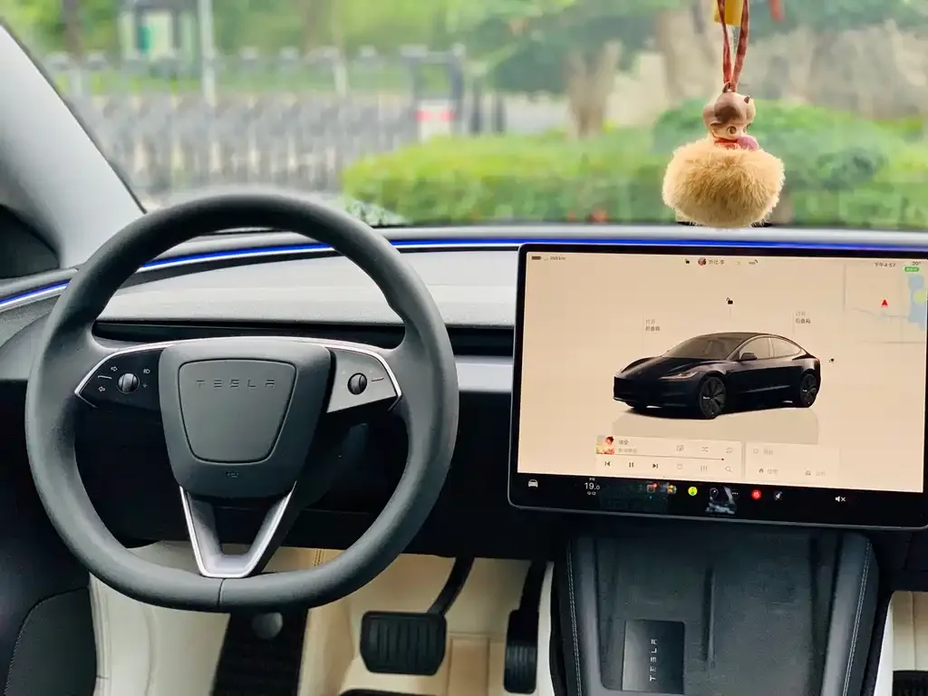 Tesla Model 3 — фото 6