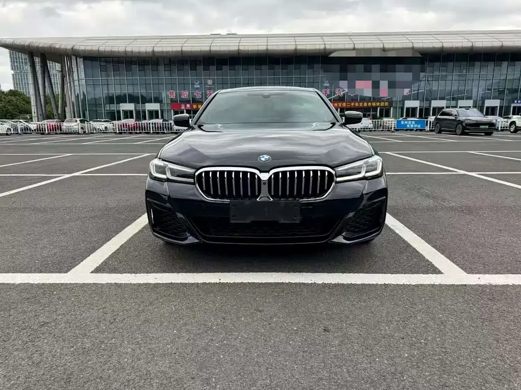 BMW 5 Series — фото 9
