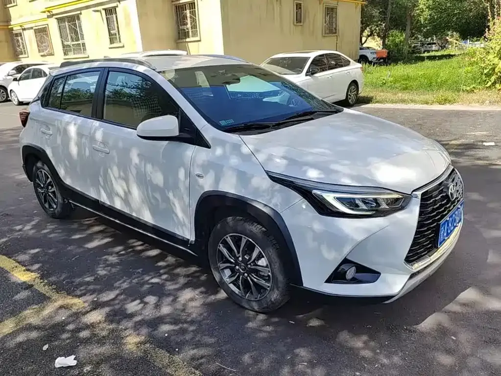 Toyota Yaris L — фото 7