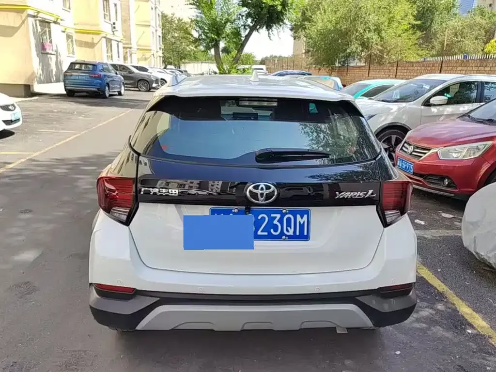 Toyota Yaris L — фото 9