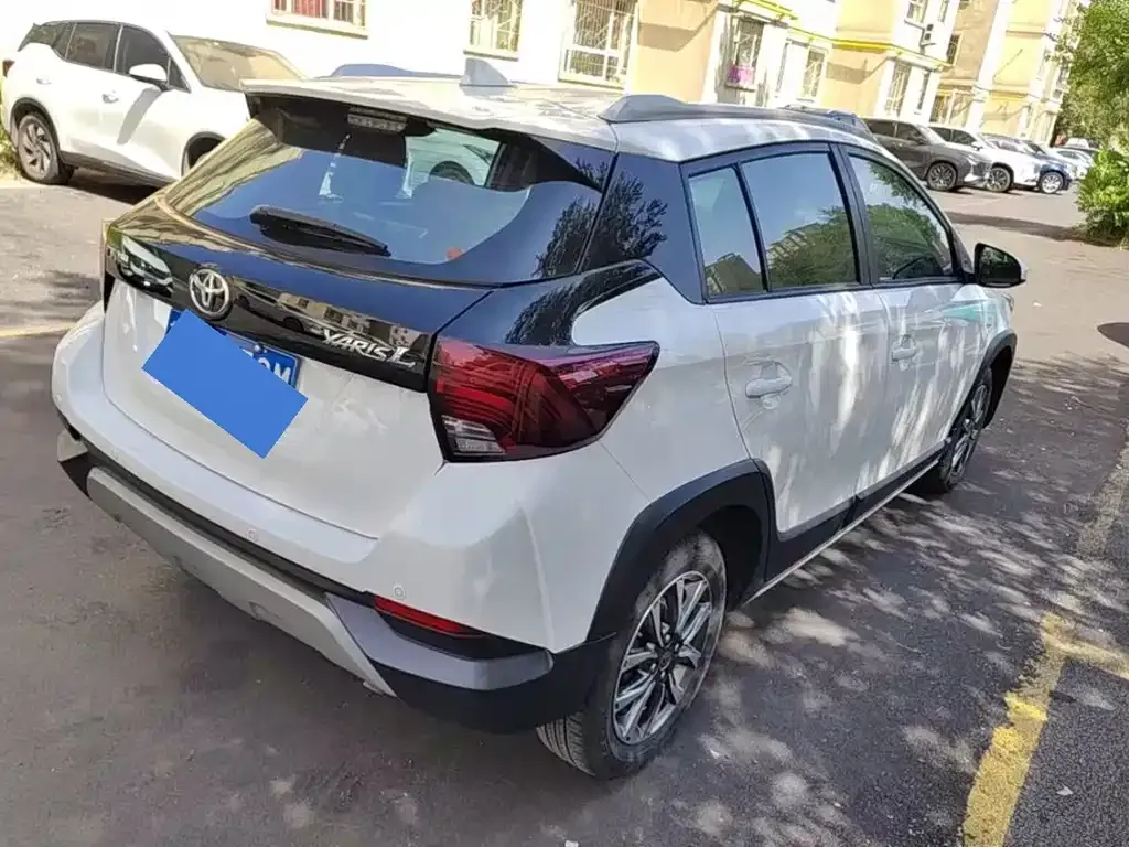 Toyota Yaris L — фото 8