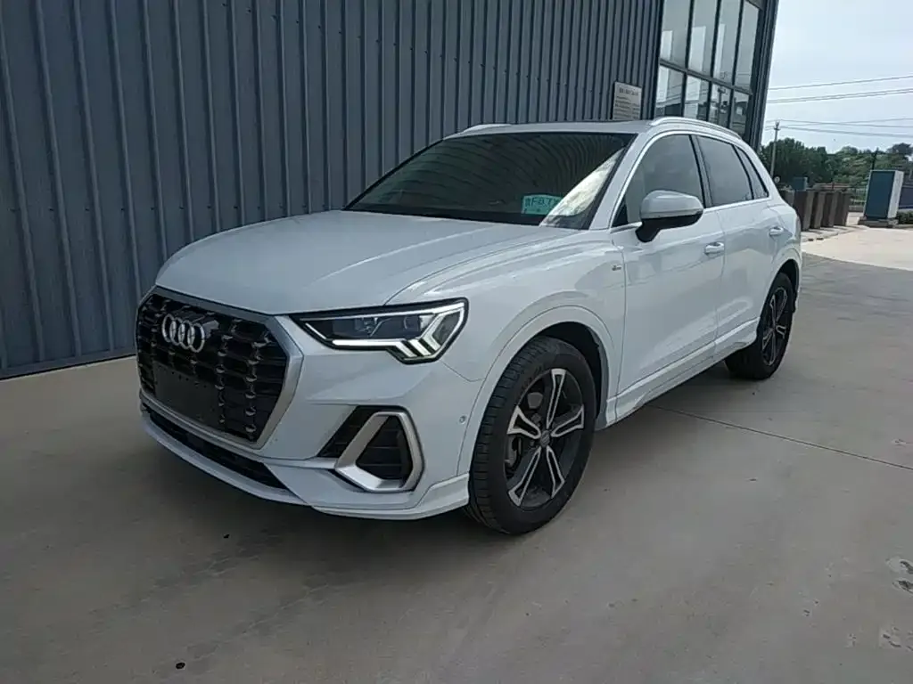 Audi Q3 — фото 1