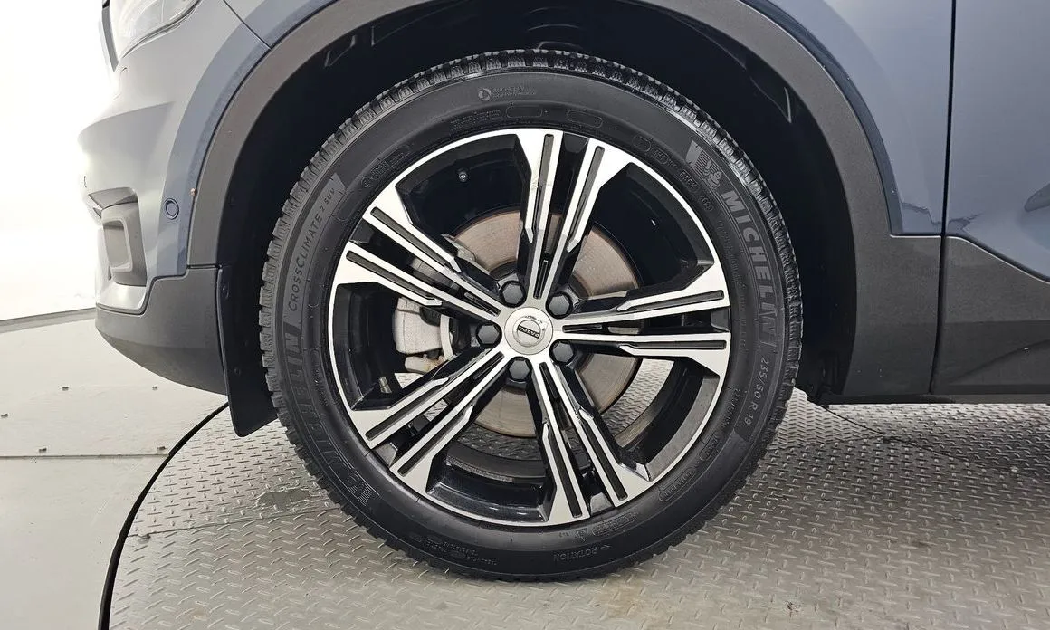 Volvo XC40 — фото 9