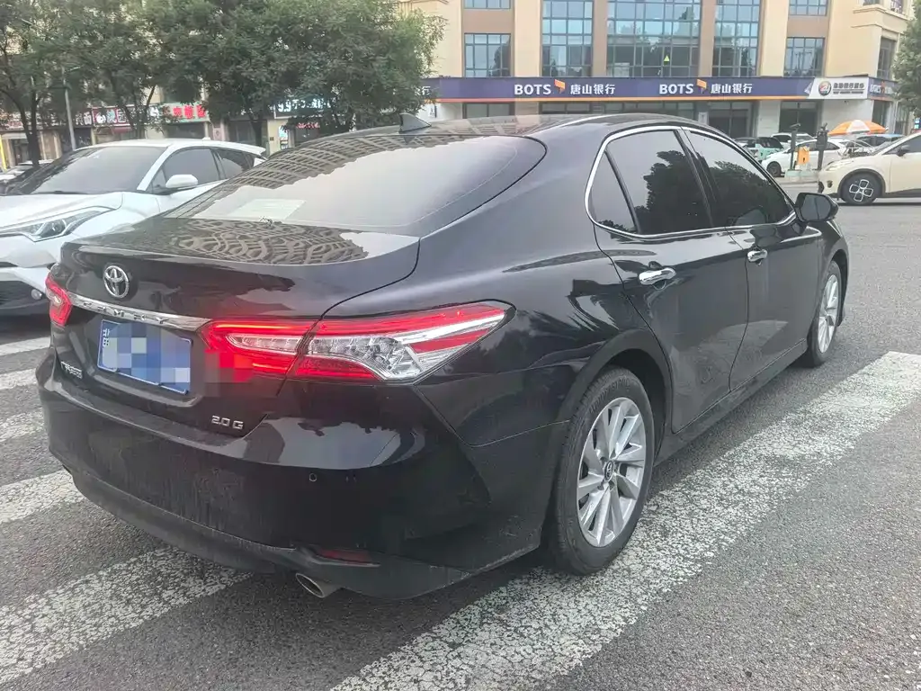 Toyota Camry — фото 5
