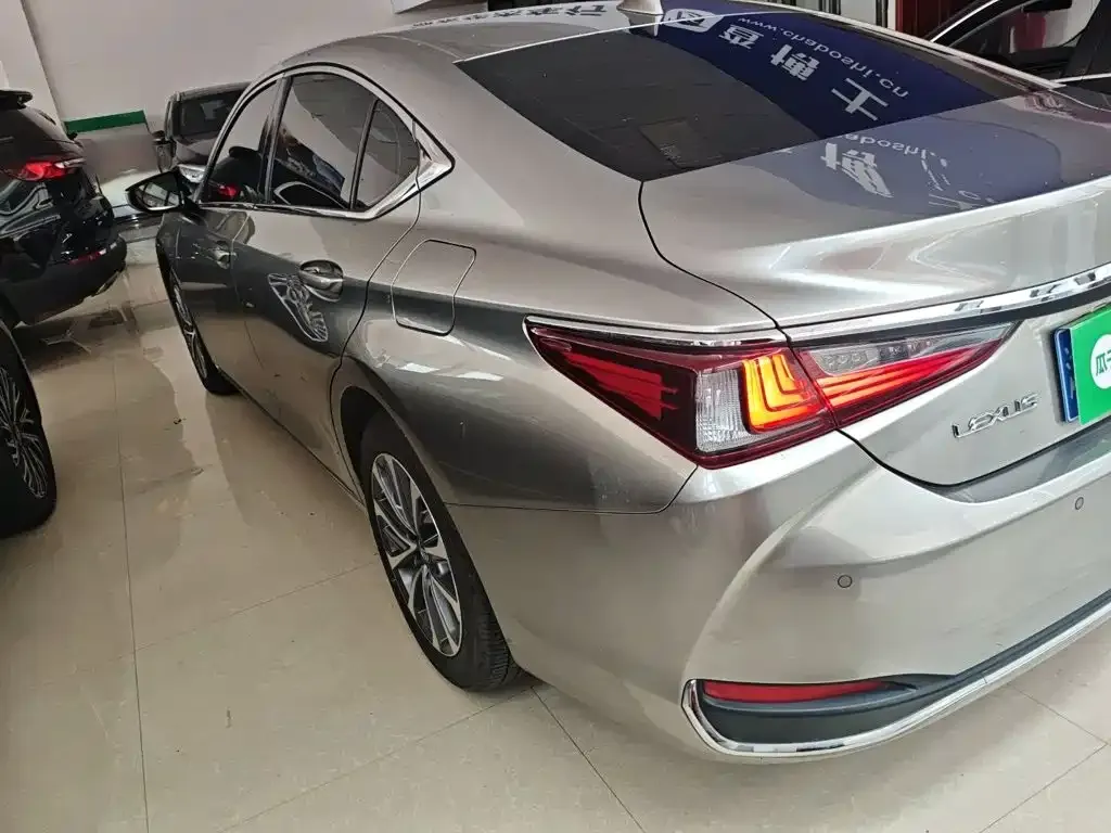 Lexus ES — фото 9