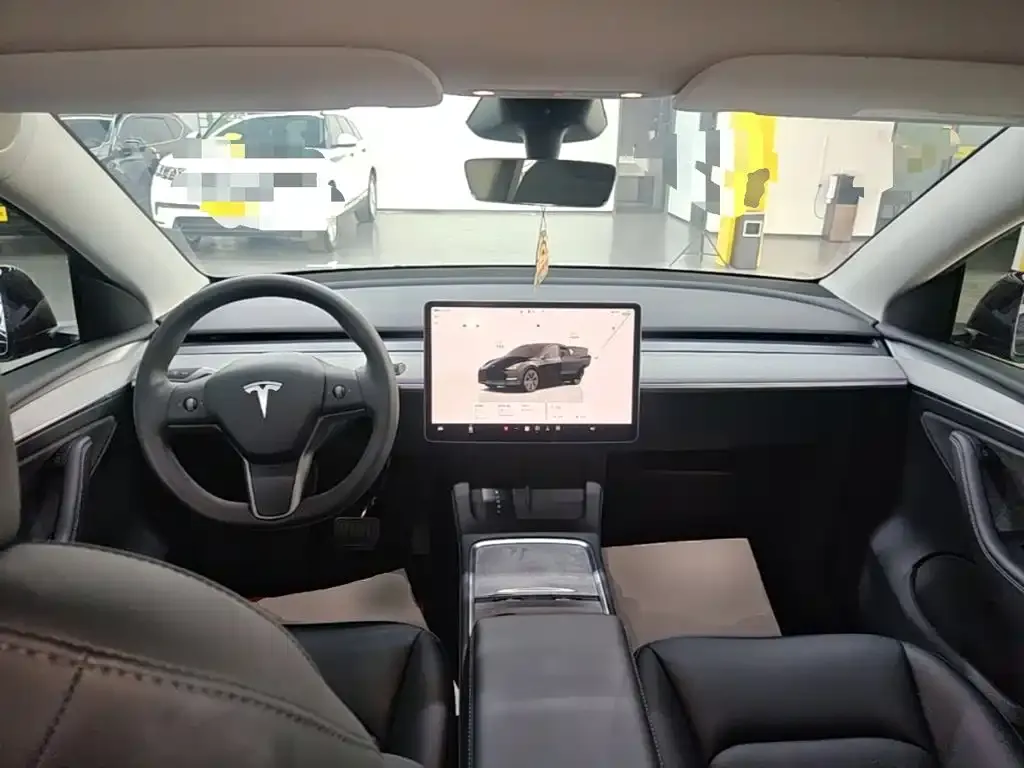 Tesla Model Y — фото 7