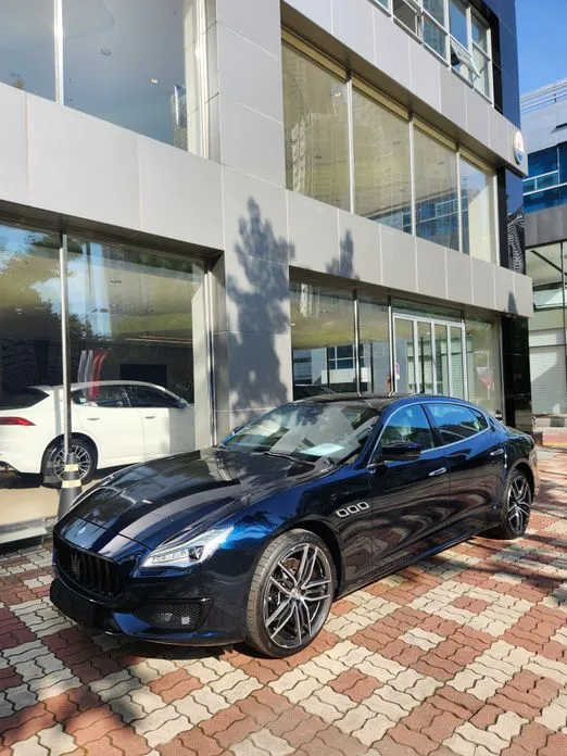 Maserati Quattroporte — фото 1