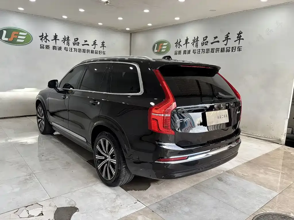 Volvo XC90 — фото 9