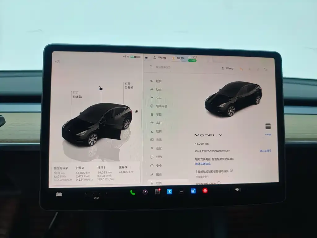 Tesla Model Y — фото 9